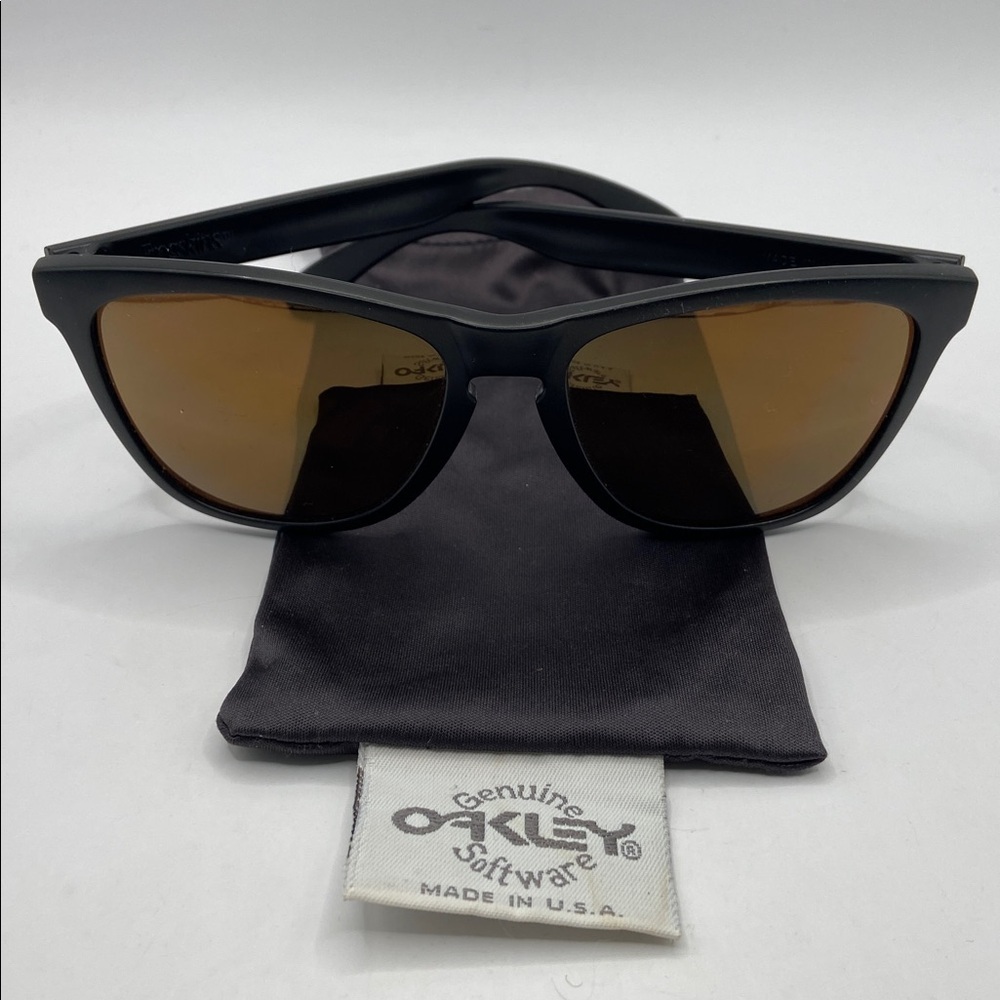 Vintage Oakley Frogskins Matte Black Sunglasses With Bronze Amber Lense